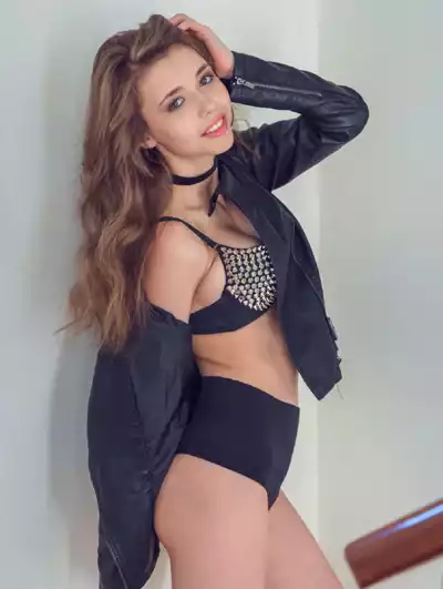 Simmy Escorts Girls in Aerocity